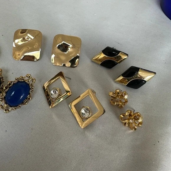 Vintage goldtone earring lot 7 pair - Picture 4 of 8